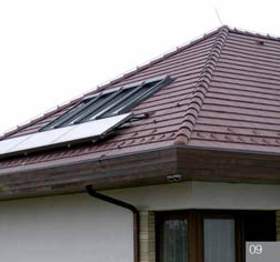 Dokončená střecha – je patrný podíl okrajového detailu na celkovém vzhledu domu