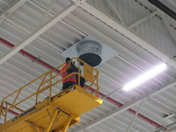 utěsňování střešního ventilátoru z plošiny