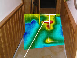 termogram podlahy chaty s vyznačeným potrubím