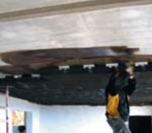 TEPELNÁ IZOLACE TERASY Z PĚNOVÉHO SKLA FOAMGLASS LEPENÁ ZESPODU NA STROPNÍ KONSTRUKCI