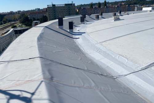 Využití původního odvodnění pro zvýšení hydroizolační bezpečnosti střechy zimního stadionu