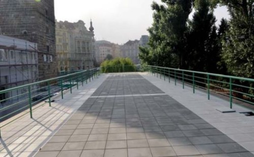 NOVÁ TERASA KAVÁRNY PRAŽSKÉHO MÁNESU S VYSOKOU HYDROIZOLAČNÍ SPOLEHLIVOSTÍ