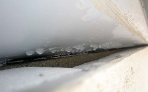 UKÁZKA TEPELNĚVLHKOSTNÍCH VAD STŘEŠNÍCH A OBVODOVÝCH KONSTRUKCÍ