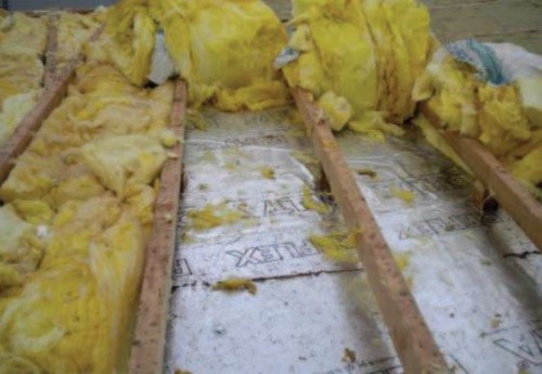 DŮSLEDKY CHYBNÉ DODATEČNÉ ZMĚNY NÁVRHU SKLADBY STŘECHY NA BUDOVĚ GYMNÁZIA