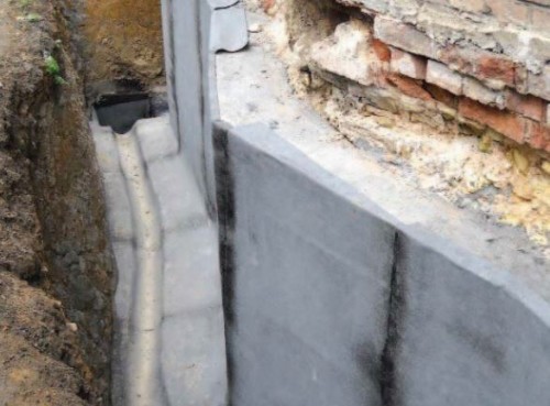 SANACE ZÁKLADŮ A HYDROIZOLACE BYTOVÉHO DOMU
