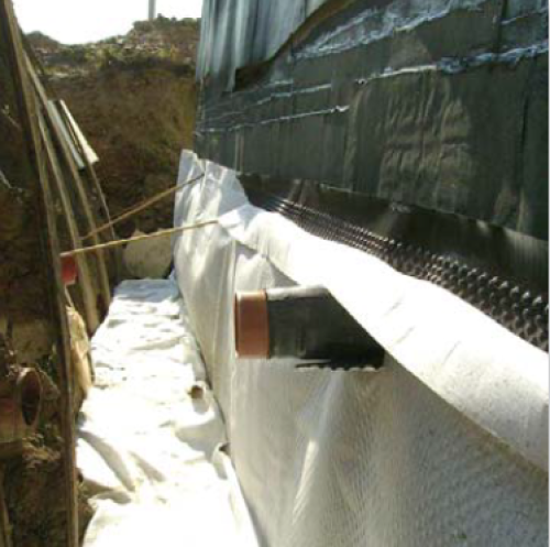 OPRAVA NEFUNKČNÍHO HYDROIZOLAČNÍHO SYSTÉMU SPODNÍ STAVBY RODINNÉHO DOMU