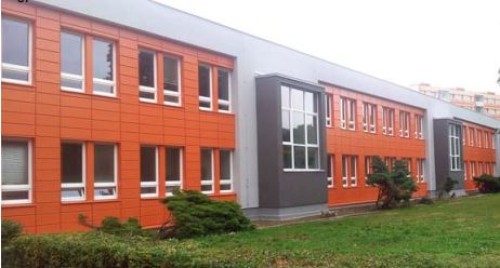 REKONSTRUKCE OBVODOVÉHO PLÁŠTĚ ZÁKLADNÍ ŠKOLY Z BOLETICKÝCH PANELŮ S VYUŽITÍM SYSTÉMU DEKMETAL