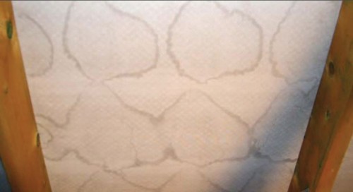 AKTUÁLNÍ POZNATKY O PROBLEMATICE DOPLŇKOVÝCH HYDROIZLAČNÍCH VRSTEV ŠIKMÝCH STŘECH