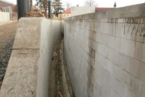 PŘÍKLADY SPOLEHLIVÝCH ŘEŠENÍ OCHRANY STAVEB PŘED NEŽÁDOUCÍM PŮSOBENÍM VODY