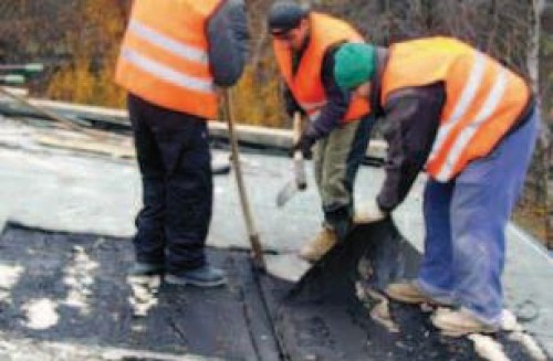 TOTÁLNA REKONŠTRUKCIA STRECHY VÝROBNEJ HALY POČAS PREVÁDZKY