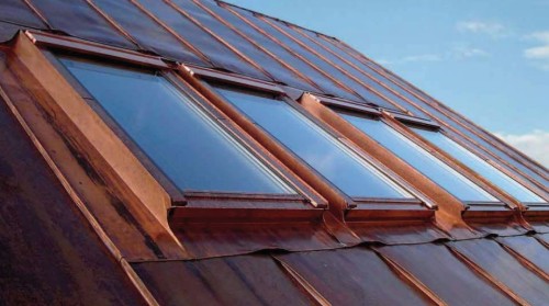 NAPOJENÍ STŘEŠNÍCH OKEN DO PLECHOVÉ KRYTINY