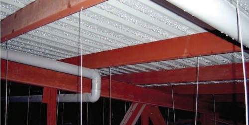 ODSTRANĚNÍ PROJEVŮ KONDENZACE VODNÍ PÁRY VE DVOUPLÁŠŤOVÉ STŘEŠE S LEHKÝMI PLÁŠTI