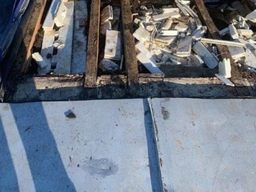 Rekonstrukce ploché dřevěné střechy s plechovou drážkovou krytinou nad vytápěným prostorem